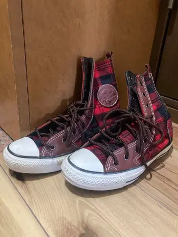 Converse 체크 무늬 하이컷 스니커즈
