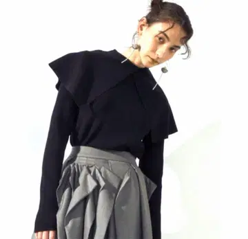 UN3D. 케이프 컬러 니트 탑