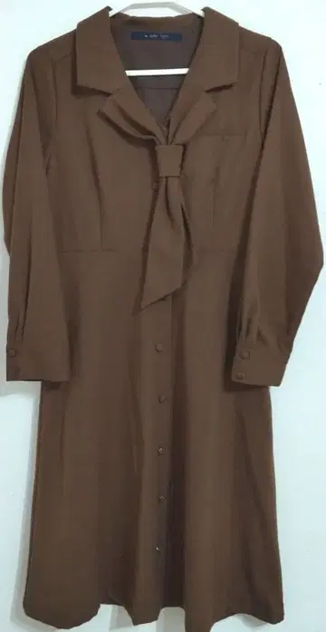 an another angelus 타이 플레어 원피스 브라운