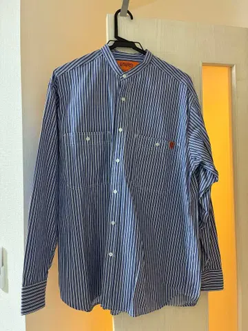 UNIVERSAL OVERALL 블루 화이트 스트라이프 버튼 다운 셔츠