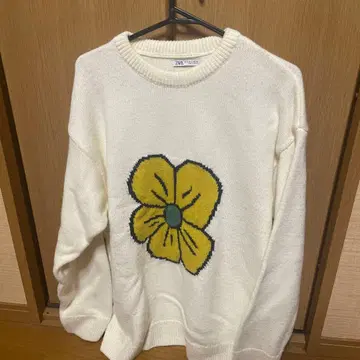 ZARA 꽃무늬 니트 스웨터 화이트