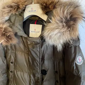 MONCLER 올리브 그린 다운 자켓