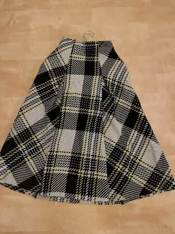 스나이델 로빙 체크 플레어 스커트