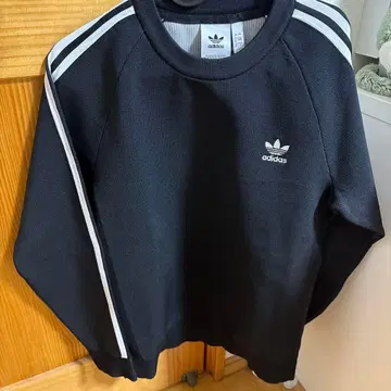 adidas 블랙 트레이닝복 S 사이즈