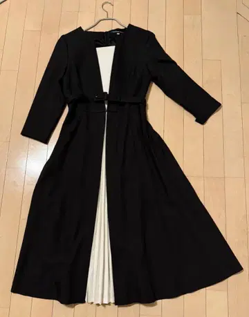 [ 새상품급 ] STRAWBERRY-FIELDS 센터 플리츠 원피스 2호