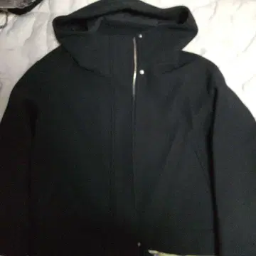 GU 블랙 후드 부착 울 코트