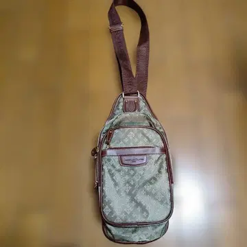 크리스천 올리비에 원 숄더 바디백 미사용