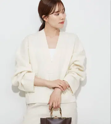 플라주 니트 상의