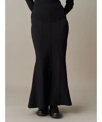 UN3D. 웨이브 라인 슬릿 니트 스커트