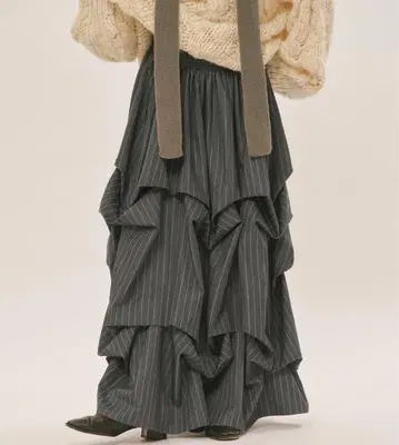 loinnuit 로완뉴이 턱 디자인 볼륨 스커트 스트라이프