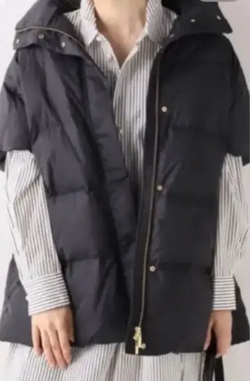 스픽앤스팬 오버 사이즈 다운 베스트 코쿤 돌먼 블랙