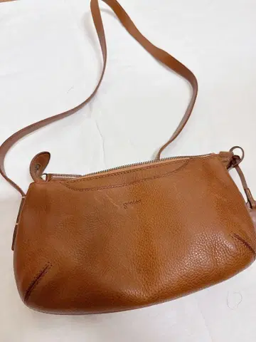 젠틀 브라운 가죽 숄더백