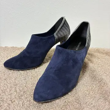 새상품급 벨메종 네이비 스웨이드 앵클부츠 23cm