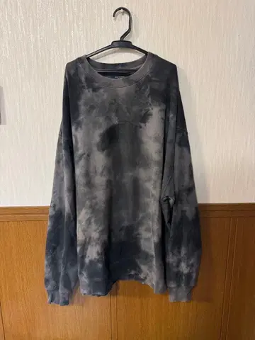 그레이 계열 타이다이 오버 사이즈 맨투맨