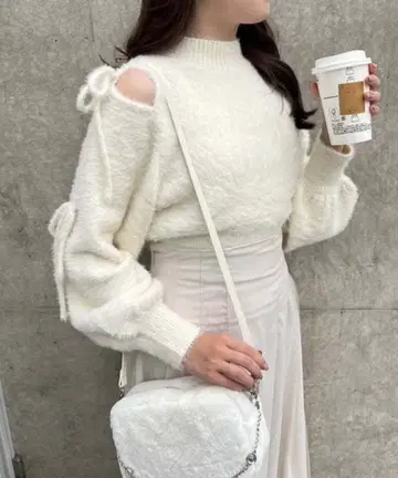 NICE CLAUP 오프숄더 니트 스웨터