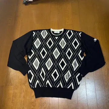 세련된 일본제 블랙&화이트 아가일 무늬 골프 스웨터