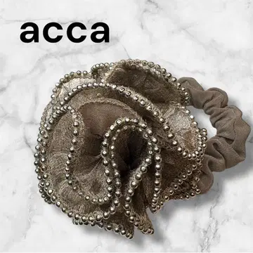 [ 초레어 ] acca 아카 비쥬 달린 스크런치 리본 베이지 머리끈