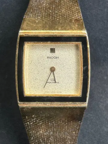 RICOH GIGUARTZ 골드 손목시계