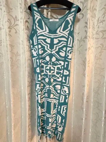 Vicky 터콰이즈 슬리브리스 원피스