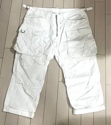 화이트 카고 숏팬츠