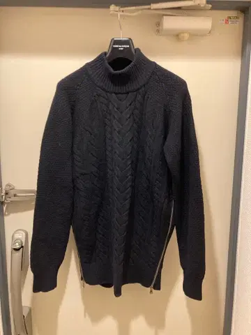 carven 다크 네이비 남성용 케이블 짜임 니트 스웨터 M