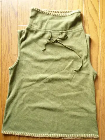 Jines  하이넥 슬리브리스 얇은 소재 스웨터 여성용 사이즈 38