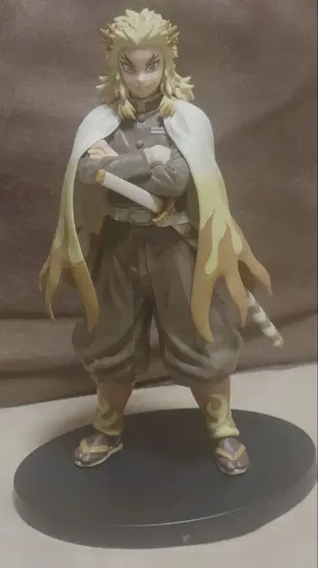 렌고쿠 쿄쥬로 피규어 세피아 색