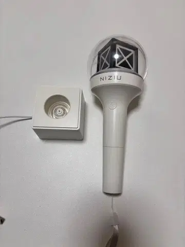 NIZIU 응원봉 화이트 빨간색