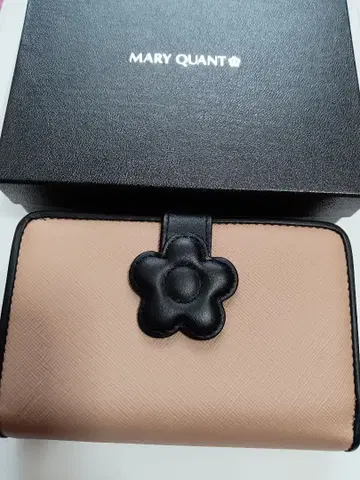 박스 있음 새상품 마리콴트 접이식 지갑 베이지 블랙