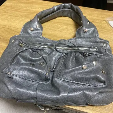 스터드 장식 그레이 핸드백