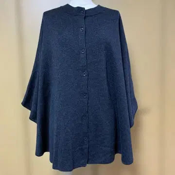 다크 그레이 버튼 달린 판초