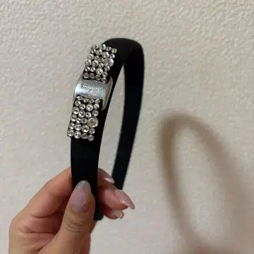 스톤 장식 페라가모 머리띠