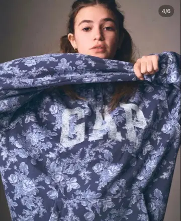 GAP 꽃무늬 후드티