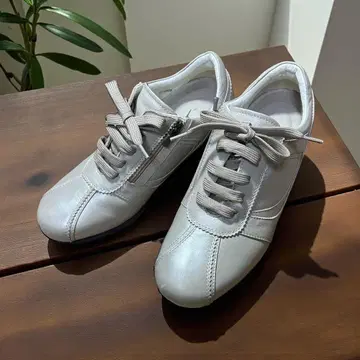 [ 새상품급 ] 미즈노 mizuno 화이트 가죽 스니커즈 지퍼 달린 워킹