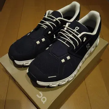 On 네이비 러닝화