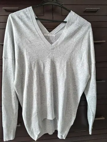MACPHEE(투모로우랜드) 실버 라메 V넥 긴팔 스웨터