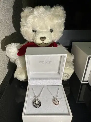 더 키스 THE KISS 페어 목걸이 크리스마스 한정판