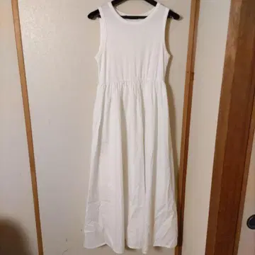 화이트 슬리브리스 롱 원피스