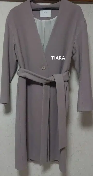 TIARA 벨트 포함 그레이 롱 코트