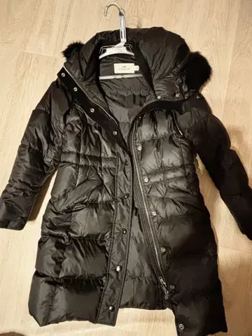 후드 부착 블랙 롱 다운 자켓