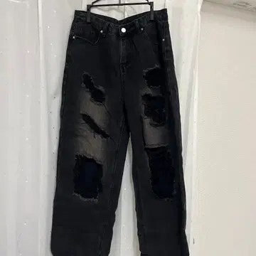 블랙 데미지 가공 스트레이트 데님 팬츠