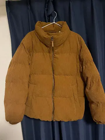 GU 브라운 코듀로이 다운 자켓