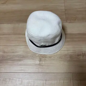 Lacoste 화이트 버킷햇 59cm