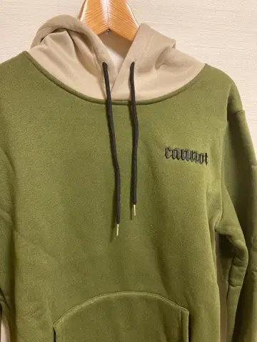 caution 자수 후드티 올리브 그린