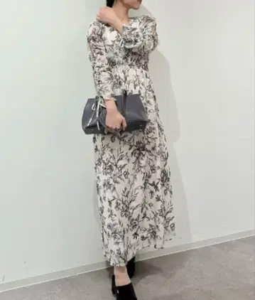 질 바이 질 스튜어트 빅 플라워 셔링 원피스