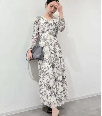 질 바이 질 스튜어트 빅 플라워 셔링 원피스