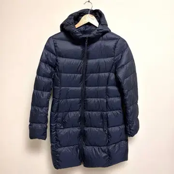 단종 유니클로 울트라 라이트 다운 후디드 코트 네이비 M 여성용