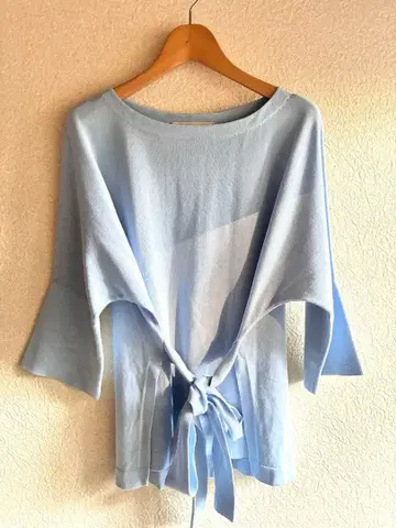 자유구 리본 포함 라이트 블루 반소매 상의 38