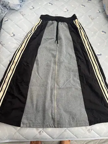 스트라이프 롱 스커트 블랙 그레이 지나시스 헤더 페이지 보이