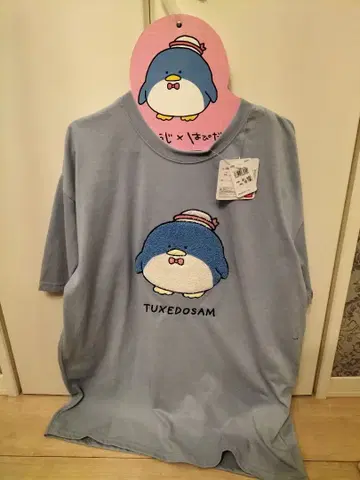 새상품 산리오 니시무라 유우지 옷걸이 포함 턱시도샘 T셔츠 자수